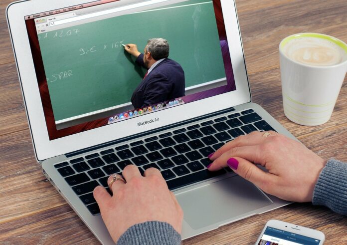7 avantages à suivre des formations en ligne