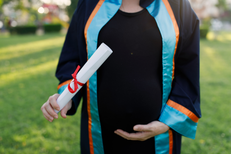 Études et grossesse : Comment s&rsquo;organiser ?