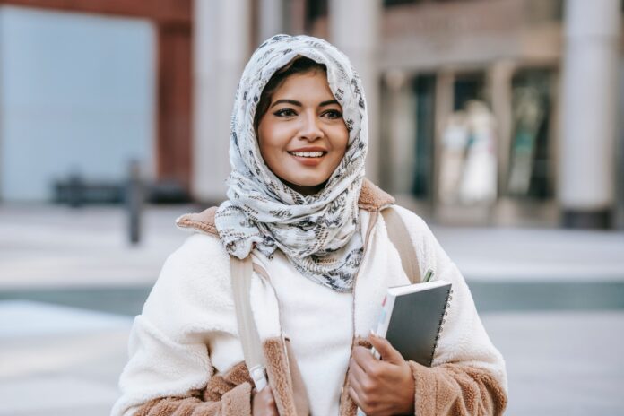 Les avantages d'apprendre l'arabe pour les expatriés aux Emirats Arabes Unis