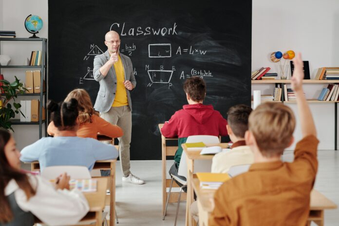 Éducation Quelles sont les promesses d'Emmanuel Macron