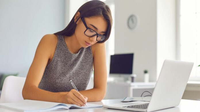 Peut-on exercer avec des formations obtenues en ligne