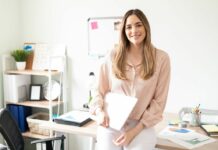 Devenir assistante administrative : missions, compétences et formations accessibles assistante administrative